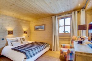 L’OISEAU NOIR 9 PERSONNES